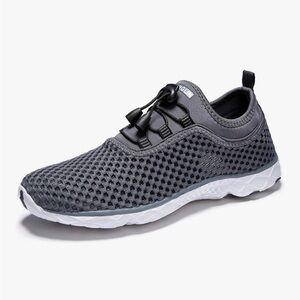 NWT Gray Men’s Swim Sneakers